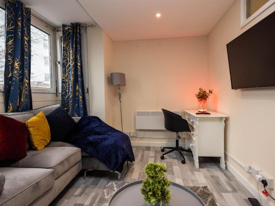 1 Bedroom-Sofabed-Worktable-4-Wifi-Parking Лондон Екстер'єр фото